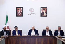 عارف: با نگاه فرامنطقه‌ای و ملی می‌توانیم مشکلات را حل کنیم