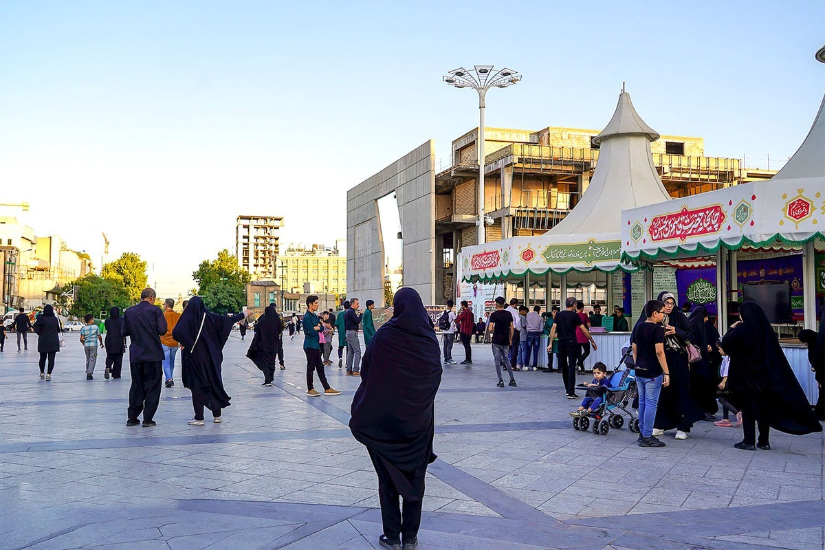 مردم عزیزترین سرمایه هر ملت‌اند. برخی نیز برای رسیدن به جایگاهی از مردم می‌گویند. اما در این بین مهم آن است که صدای مردم شنیده شود. مردم دیده شوند.