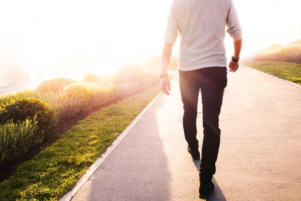 ۱۰ فایده پیاده روی برای سلامت بدن | بهترین زمان پیاده‌روی چه زمانی است؟