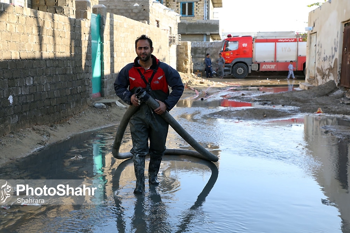 امدادرسانی آتش‌نشانی مشهد به ۱۶۱ مورد عملیاتی در پی بارش شدید باران (۲۱ اردیبهشت ۱۴۰۳)