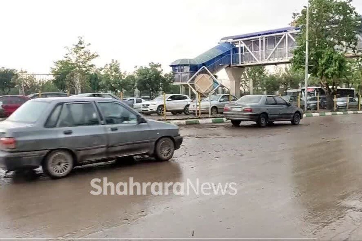 آبگرفتگی شدید در بلوار نماز و سیدی | گرفتار شدن چند دستگاه خودرو در آبگرفتگی میدان انقلاب مشهد (۲۶ اردیبهشت ۱۴۰۳)