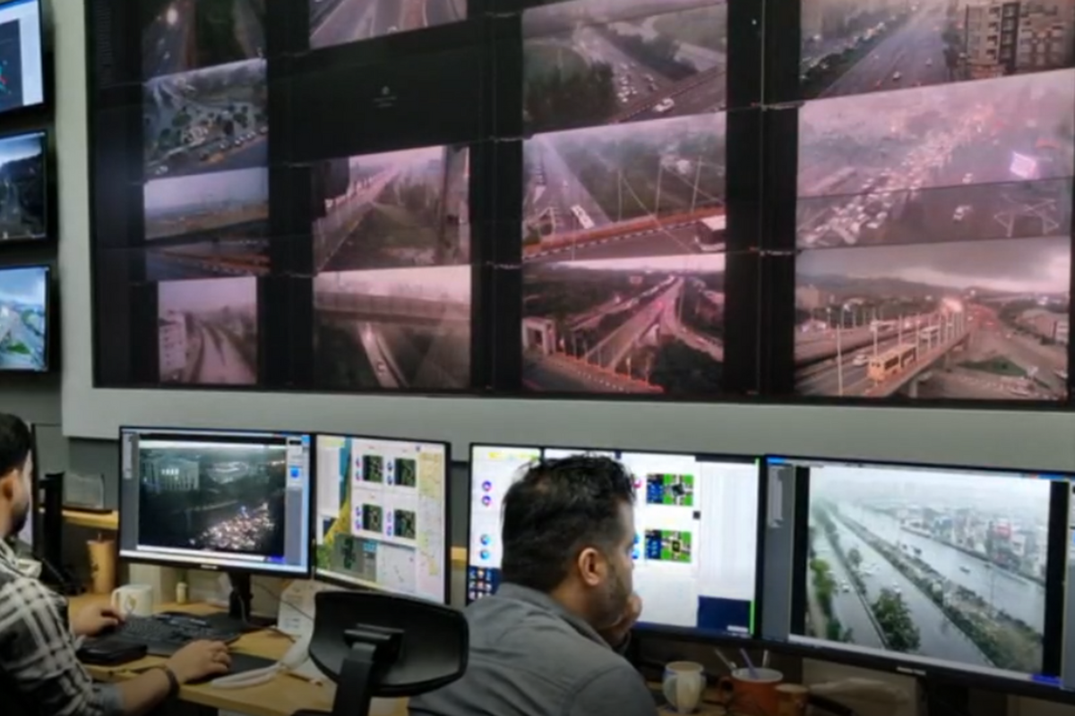 رصد لحظه به لحظه وضعیت بارندگی مشهد در مرکز کنترل ترافیک مشهد (۲۹ اردیبهشت ۱۴۰۳) + عکس و فیلم