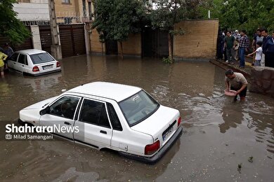 عکس‌هایی از آب گرفتگی محله مشکینی و خیابان امام‌دوست قاسم‌آباد (۲۹ اردیبهشت ۱۴۰۳)