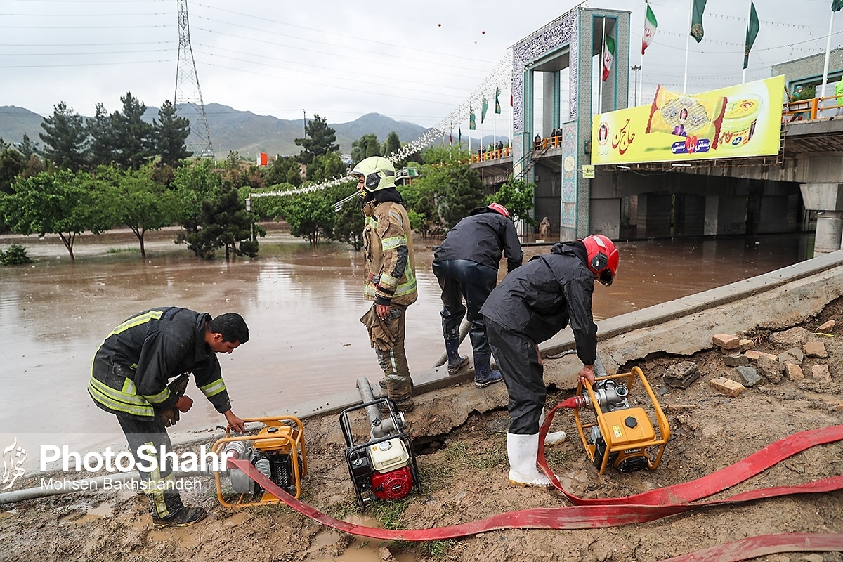 عملیات امدادونجات آتش‌نشانی مشهد در پی سیلاب روز گذشته | تماس با ۱۲۵ در شنبه پرحادثه مشهد رکورد زد (۲۹ اردیبهشت ۱۴۰۳)