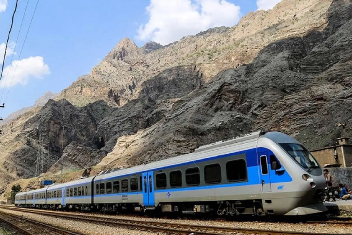 پیشرفت برقی‌سازی خط راه‌آهن مشهد-تهران صفر است | ۱۰۰ واگن مسافربری نو وارد شبکه حمل‌ونقل ریلی می‌شود