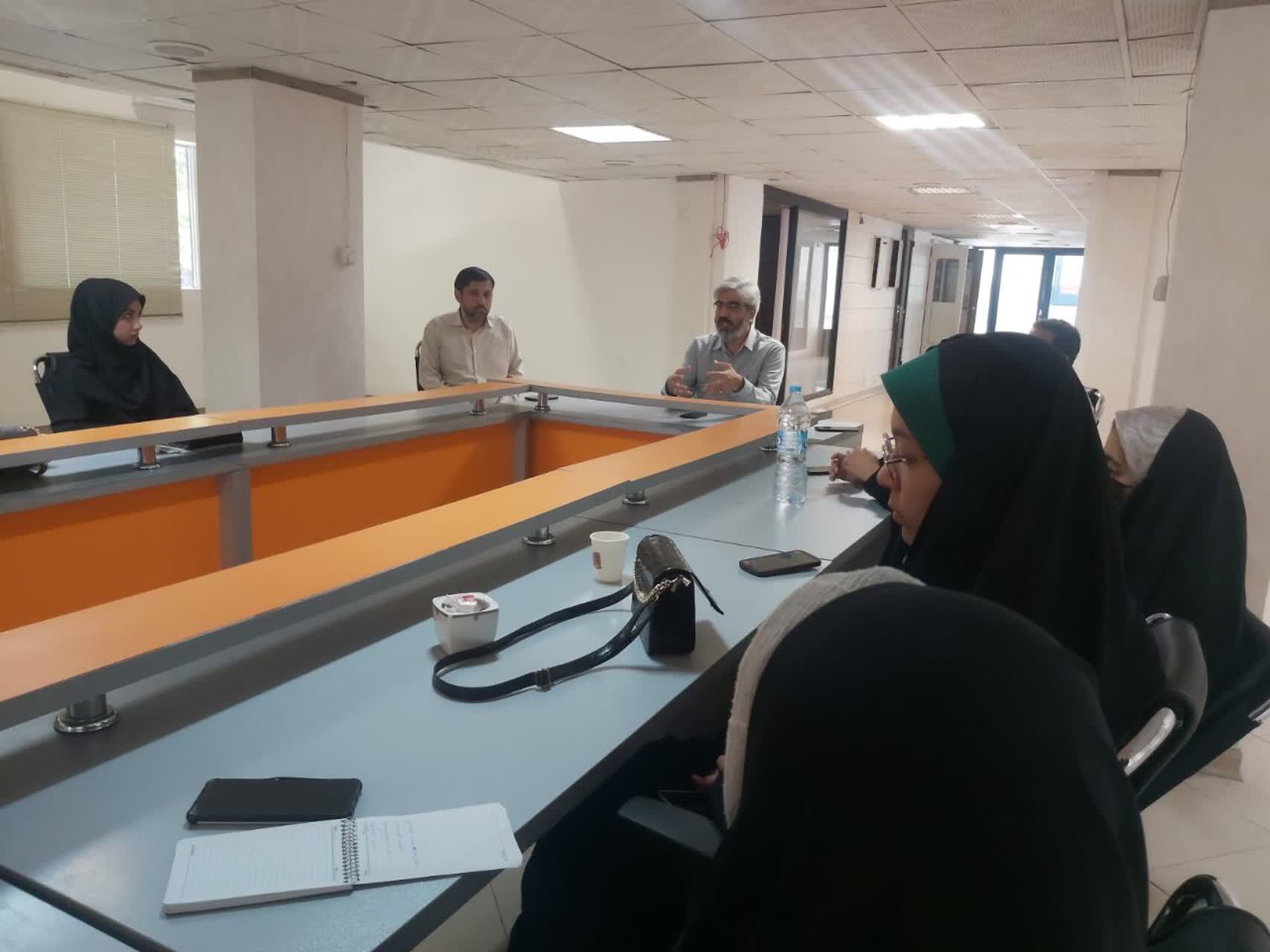 دیدار دختران رسانه‌ای «شهربانو» با مدیرعامل موسسه فرهنگی شهرآرا