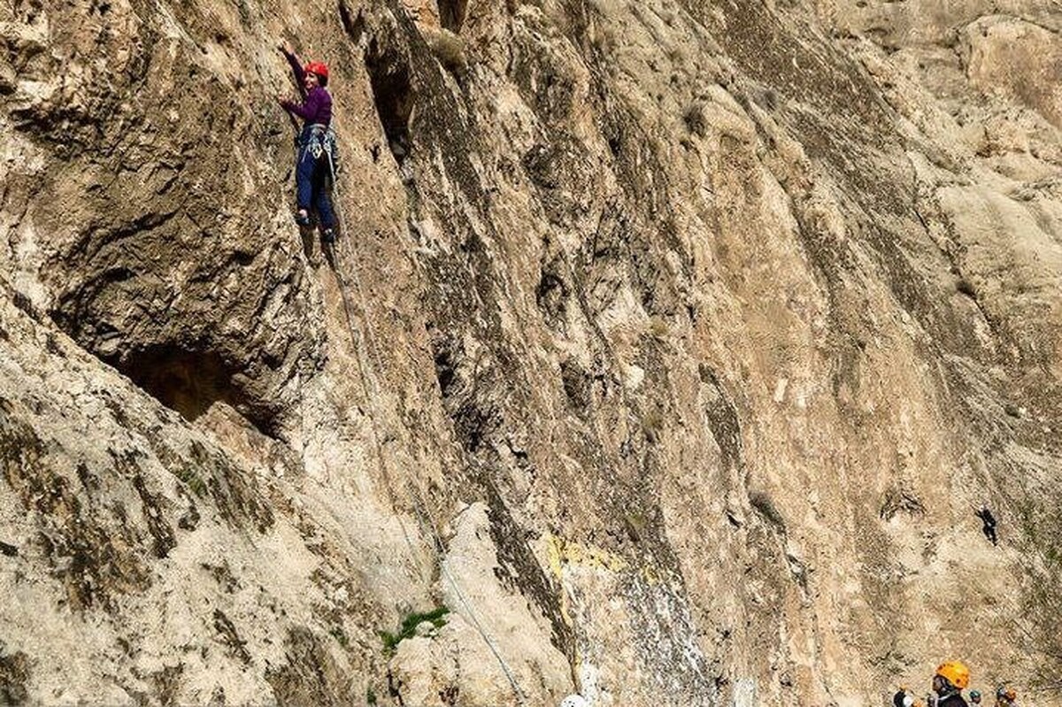برگزاری اردوی تیم ملی کوهنوردی بانوان کارگر در مشهد