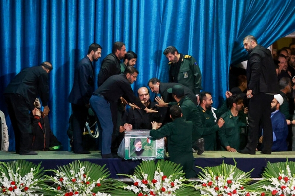 مراسم وداع با پیکر شهیدان خدمت در مصلی تهران برگزار شد + فیلم