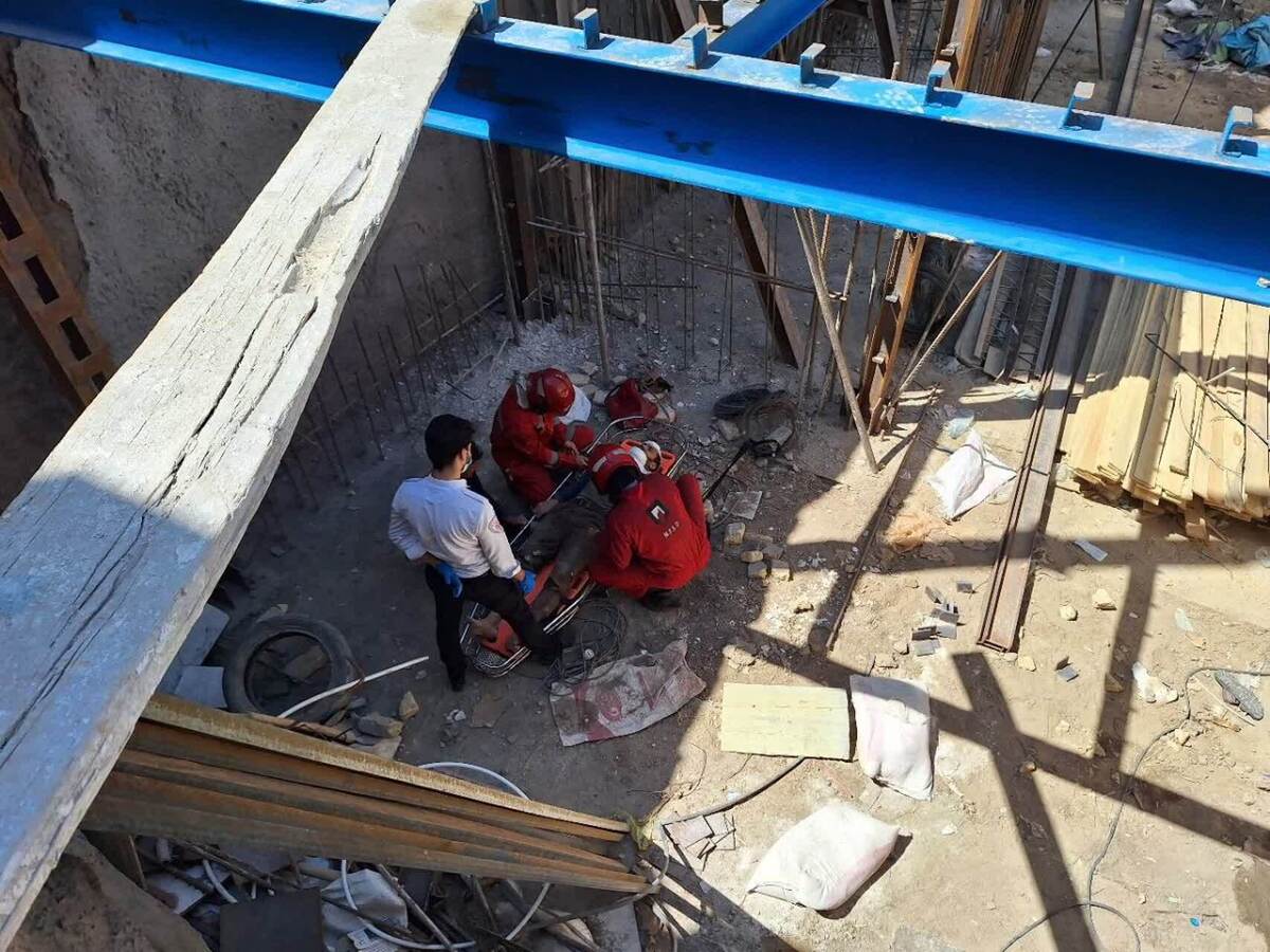 سقوط کارگر در محل گودبرداری یک پروژه ساختمانی + جزئیات (۲۰ خرداد ۱۴۰۳)