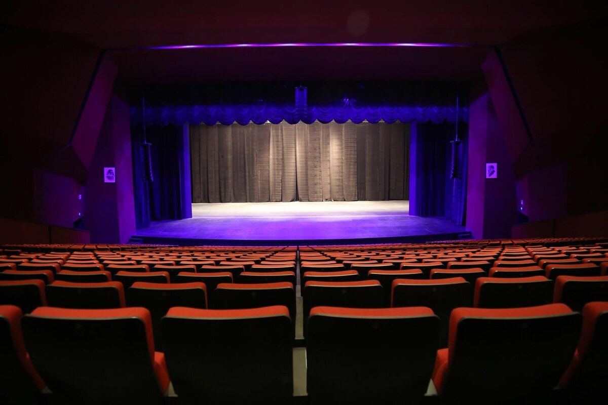 سالن‌های تئاتر ۲۴ و ۲۵ خرداد تعطیل است
