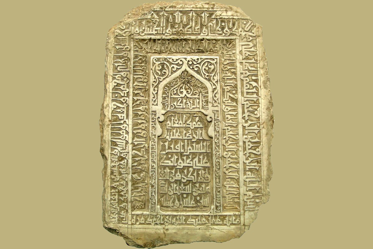 ماجرای کشف سنگ قبر ۹۰۰ ساله امام رضا(ع) در یک عتیقه‌فروشی در تهران