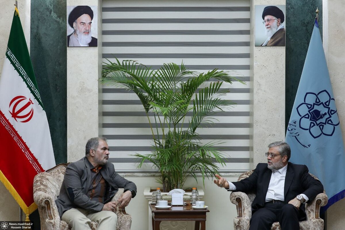 معاون وزیر و مدیرعامل شرکت ملی پست ایران با شهردار مشهد مقدس دیدار کرد