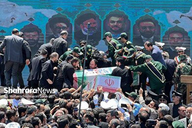 عکس‌هایی از مراسم استقبال از پیکر مطهر رئیس‌جمهور شهید در فرودگاه مشهد