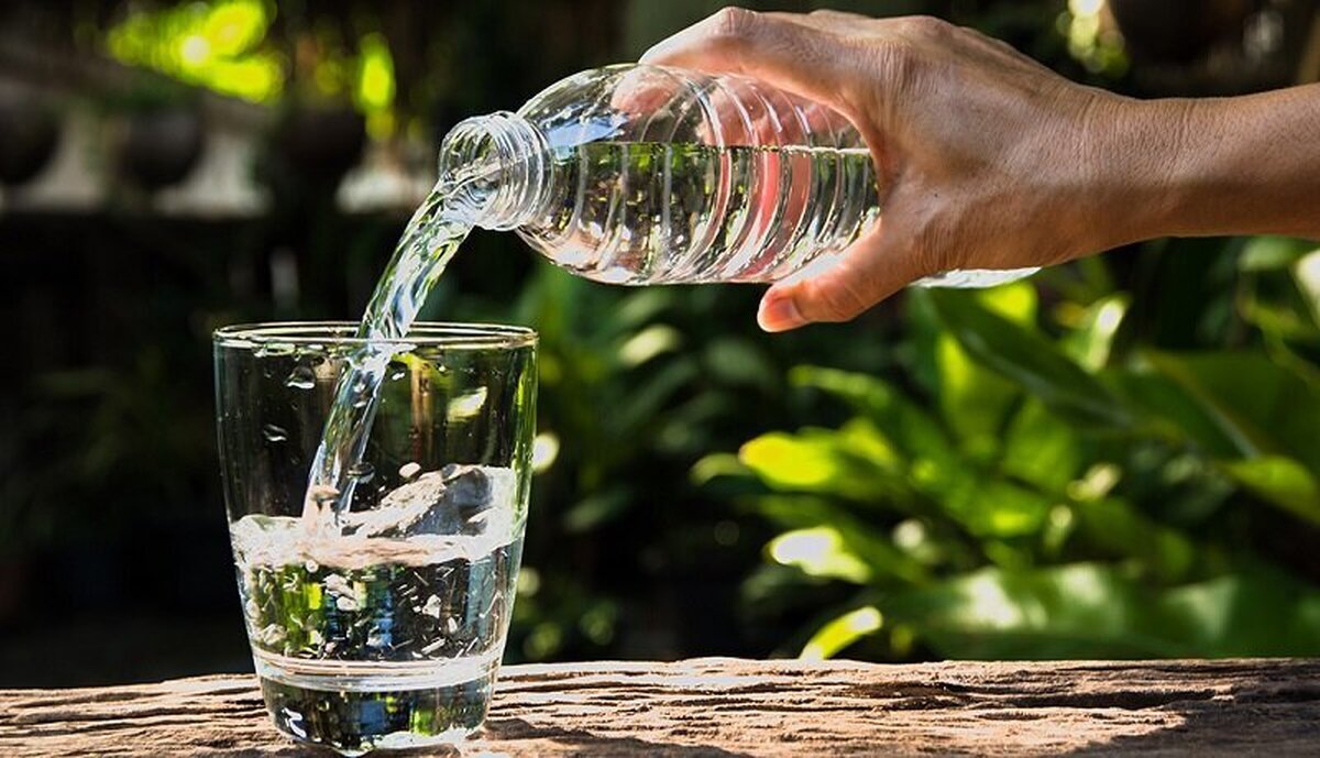 مصرف آب همراه با مواد فیبری نگهدارنده ذخایر آب بدن در روز‌های گرم سال می‌شود