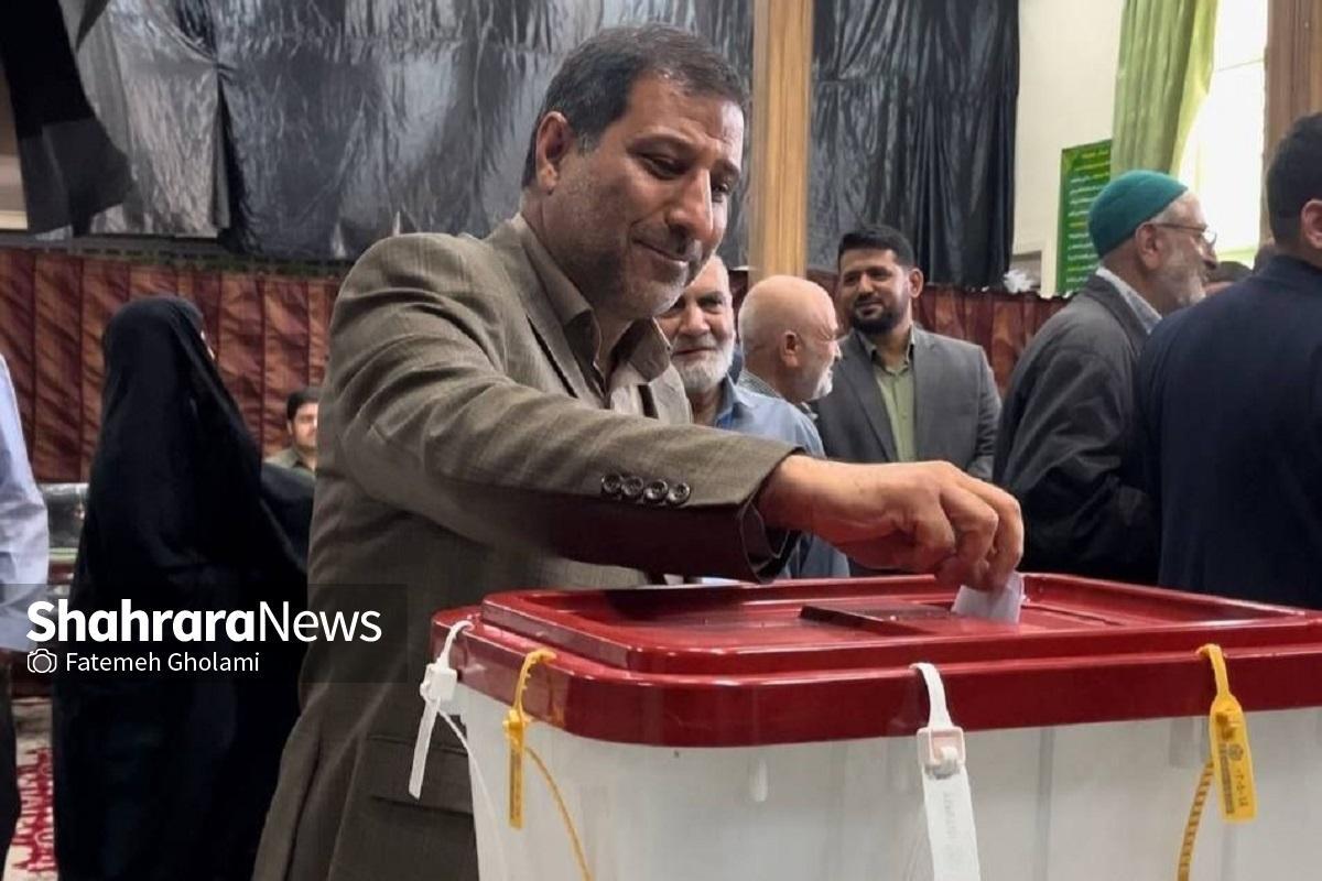 فرماندار مشهد: ازدحام جمعیت در شعب اخذ رأی بالاست | انتقال ۲۸۰ صندوق سیار درمشهد به درخواست‌های شهروندان + فیلم