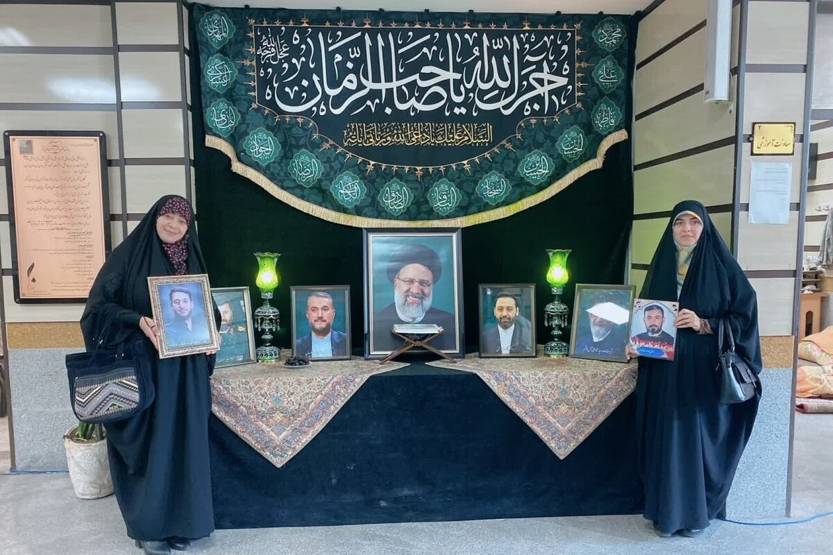 مادر شهید «دانیال رضازاده» و همسر شهید «رسول دوست‌محمدی» در انتخابات ریاست‌جمهوری در مشهد شرکت کردند (۱۵ تیر ۱۴۰۳)
