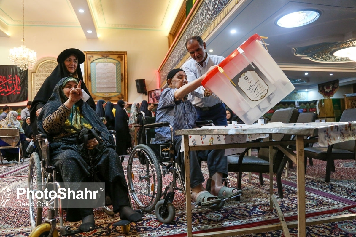 اعزام صندوق‌های سیار برای رأی‌گیری از توان‌خواهان و افراد سالمند در مشهد + فیلم