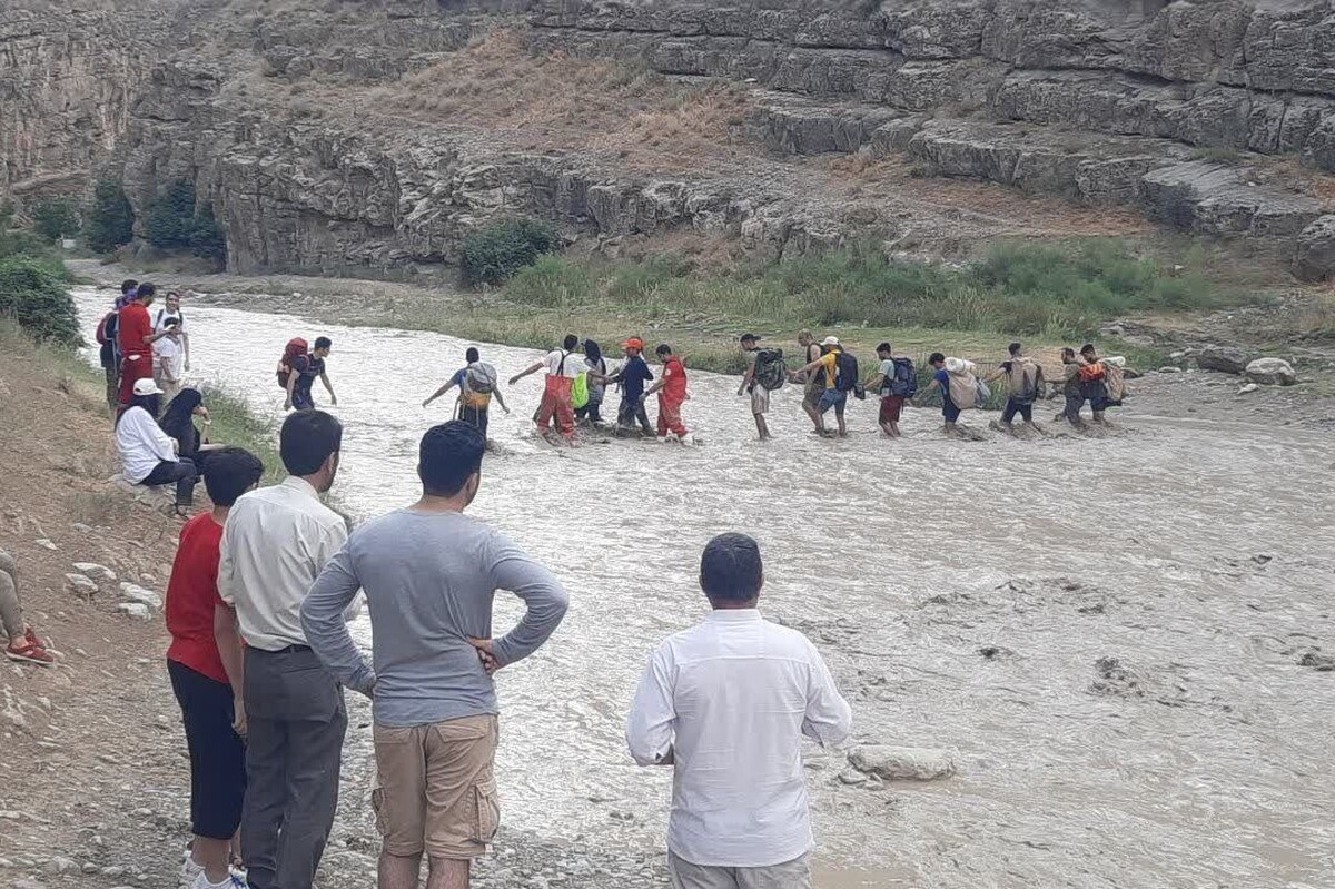 آخرین وضعیت گردشگران گرفتار در سیلاب اطراف مشهد | امداد و نجات بیش از ۲۰۰ نفر (۲۳ تیر ۱۴۰۳)