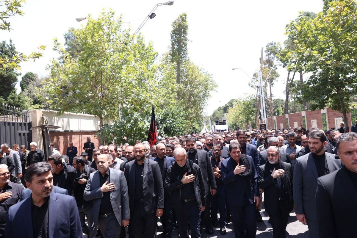 حضور مسعود پزشکیان و محمد مخبر در اجتماع عزاداران نهاد ریاست جمهوری