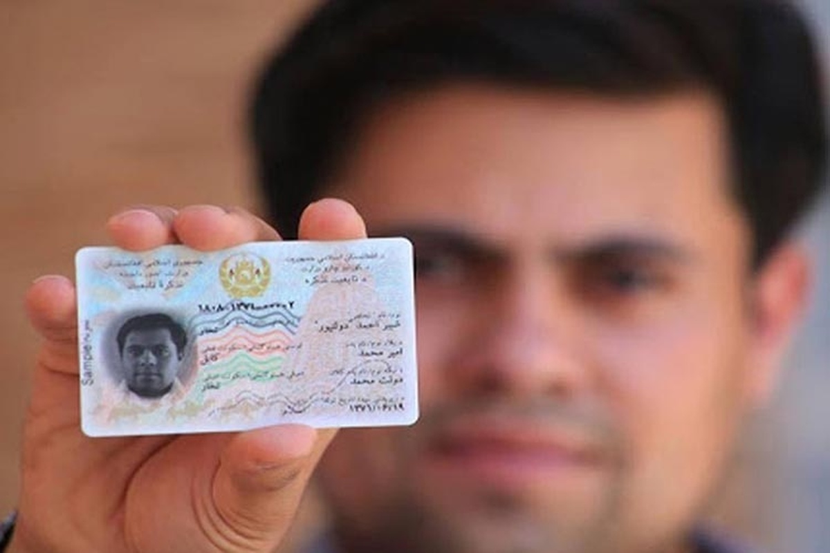 طالبان برای مهاجران افغانستانی ساکن ایران شناسنامه الکترونیکی توزیع می‌کند