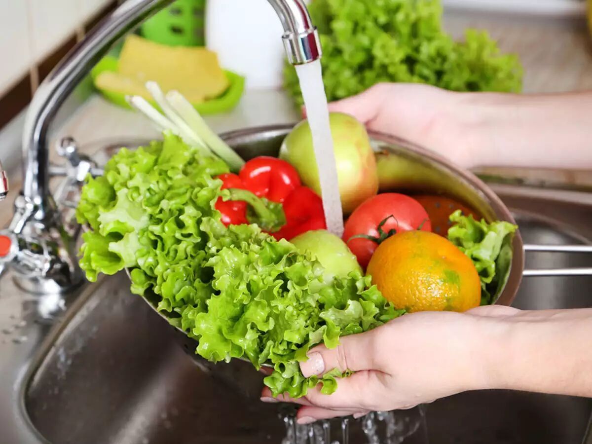 با شست‌وشوی صحیح سبزیجات می‌توان از بسیاری باکتری‌ها و بیماری‌ها در امان بود