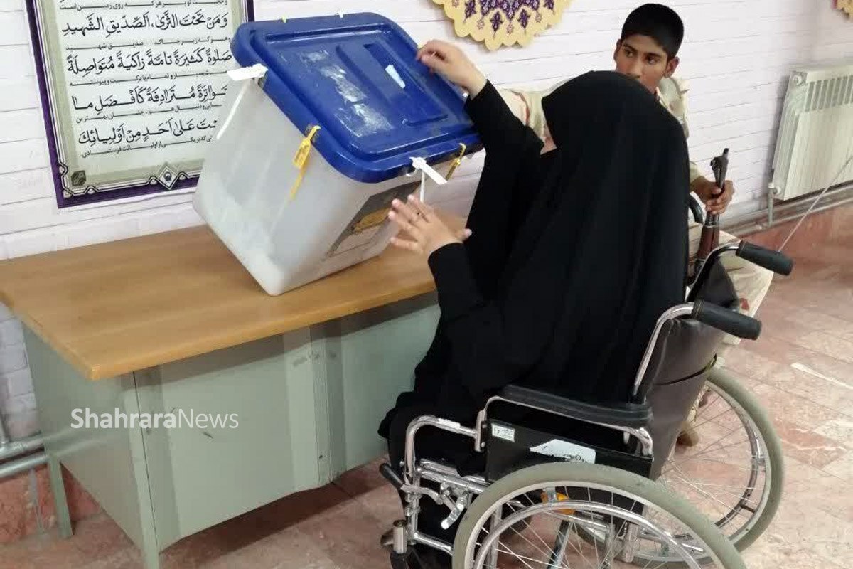 حضور گسترده معلولان پای صندوق‌های رای (۸ تیر ۱۴۰۳) + عکس
