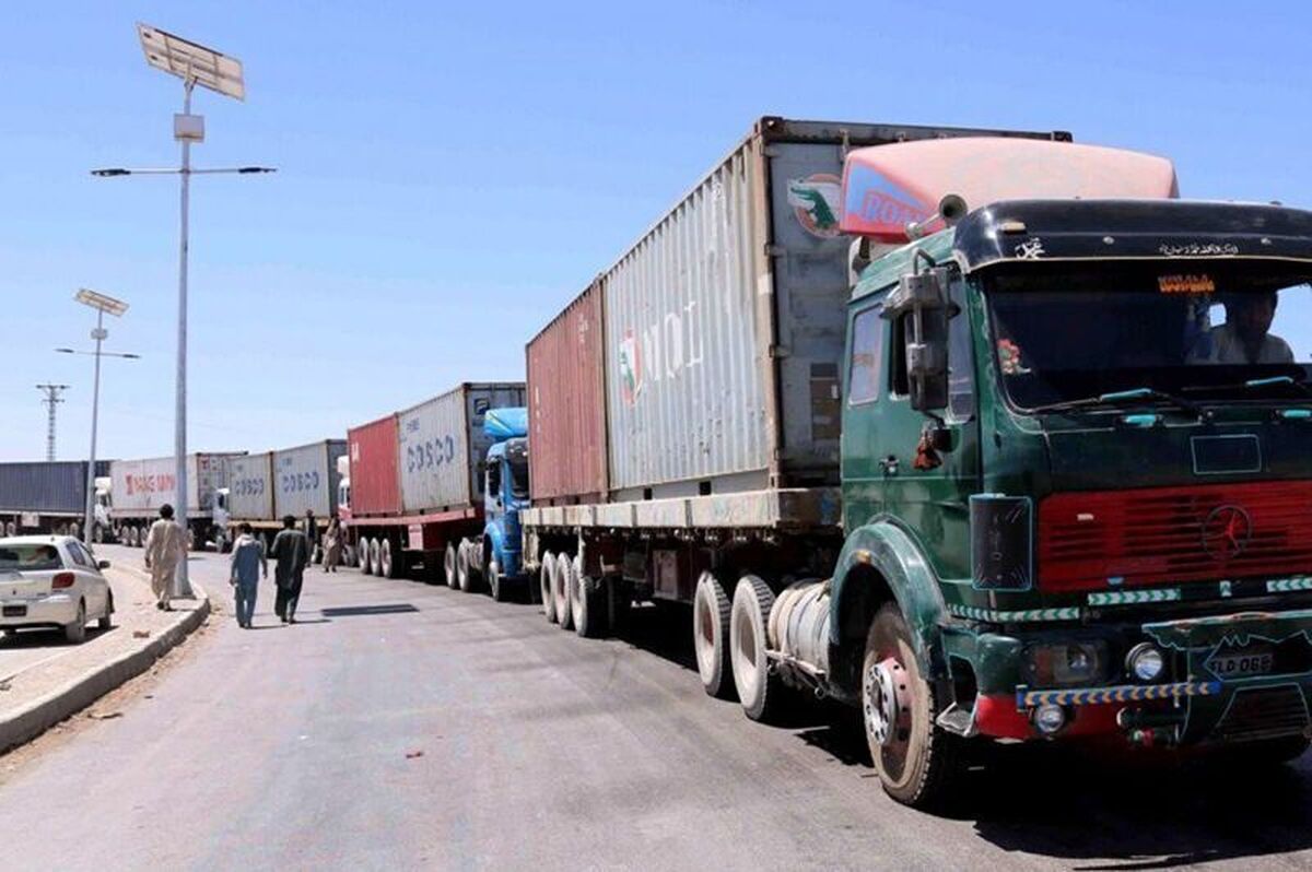 تردد روزانه بیش از هزار کامیون حامل کالاهای صادراتی و ترانزیتی بین ایران و افغانستان از مرز دوغارون