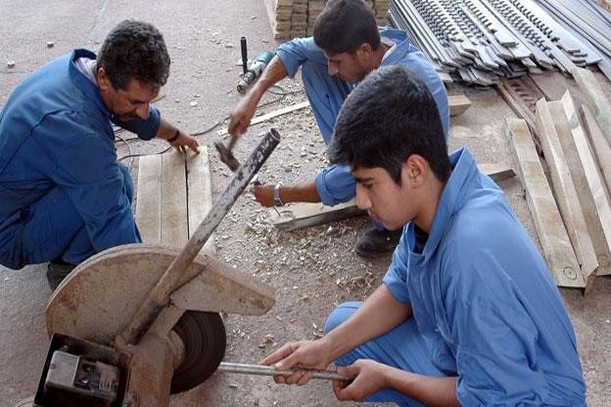 طبق تحقیقات منتشر شده در مجله The Lancet در سال ۲۰۱۸، نوجوانی یک دوره انتقالی هیجان انگیز و استرس زا بین کودکی و بزرگسالی است که از سن ۱۰ تا ۱۹ سالگی شروع می‌شود و ممکن است تا سن ۲۴ سالگی ادامه یابد. مشاغل تابستانی برای این سن باعث تقویت ابتکار عمل و توسعه روابط با افراد می‌شود.