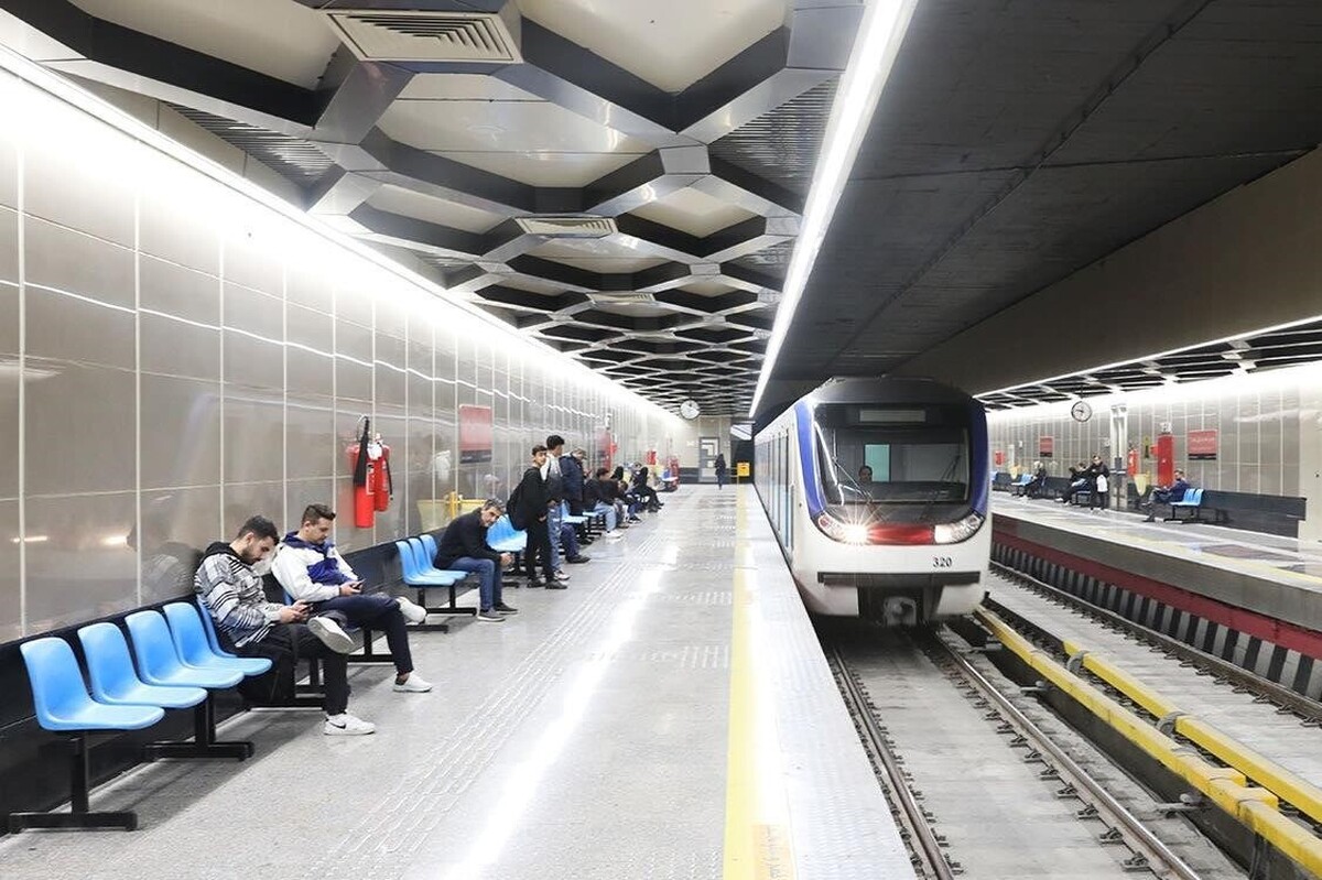 علت توقف مسافرگیری در ایستگاه متروی میدان ولی‌عصر(عج) تهران چه بود؟ (۱۴ مرداد ۱۴۰۳)