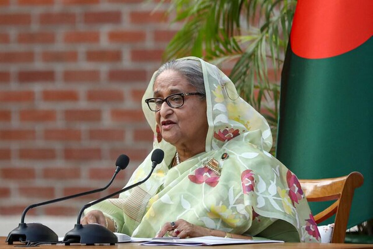 نخست وزیر بنگلادش پس از استعفا به هند گریخت + فیلم