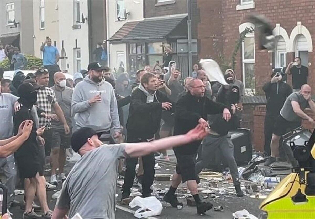 بیش از ۱۵۰ نفر در جریان گسترش خشونت‌ها در انگلیس دستگیر شدند