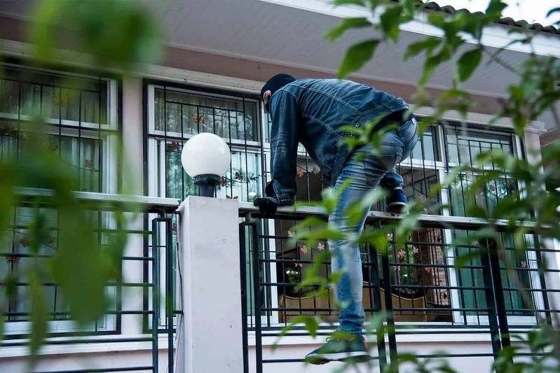 برنامه‌های سفرتان را در شبکه‌های اجتماعی به اشتراک نگذارید| دزدها در کمین یک فرصت