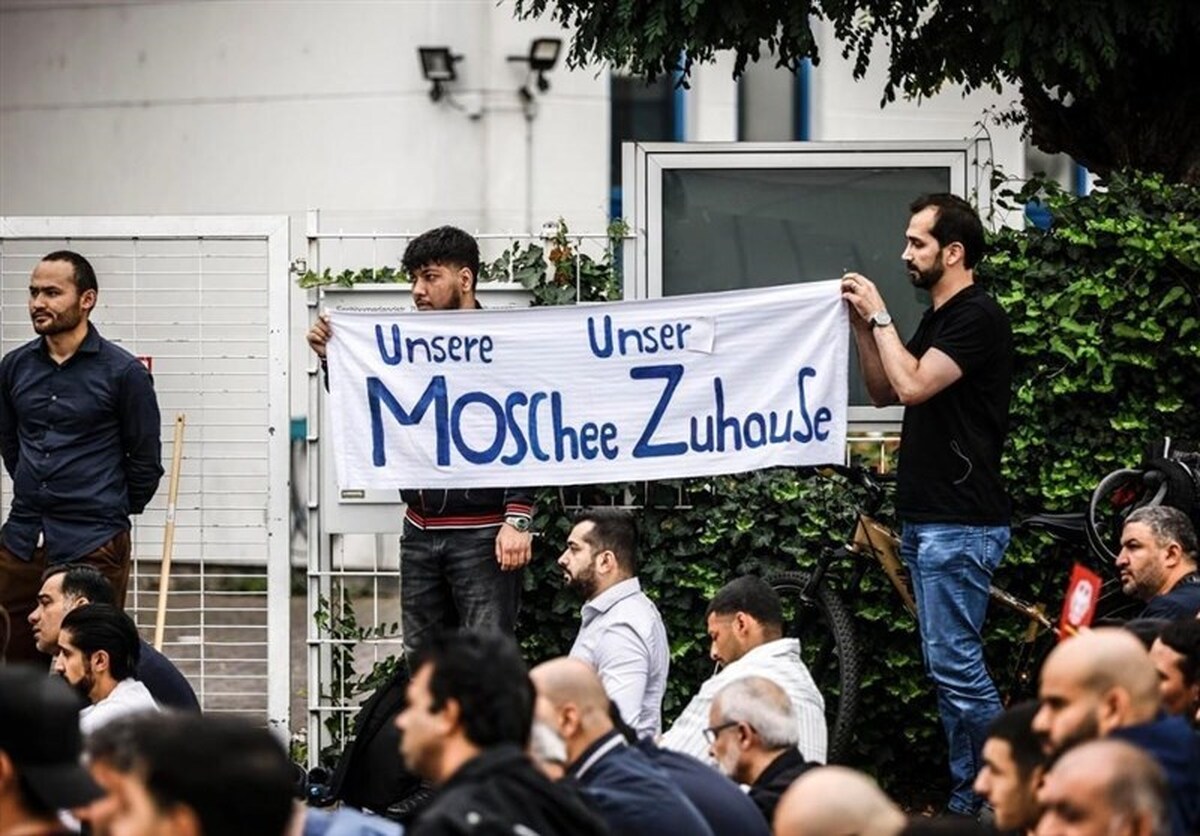 تجمع اعتراضی علیه تعطیلی مرکز اسلامی مسلمانان در فرانکفورت آلمان