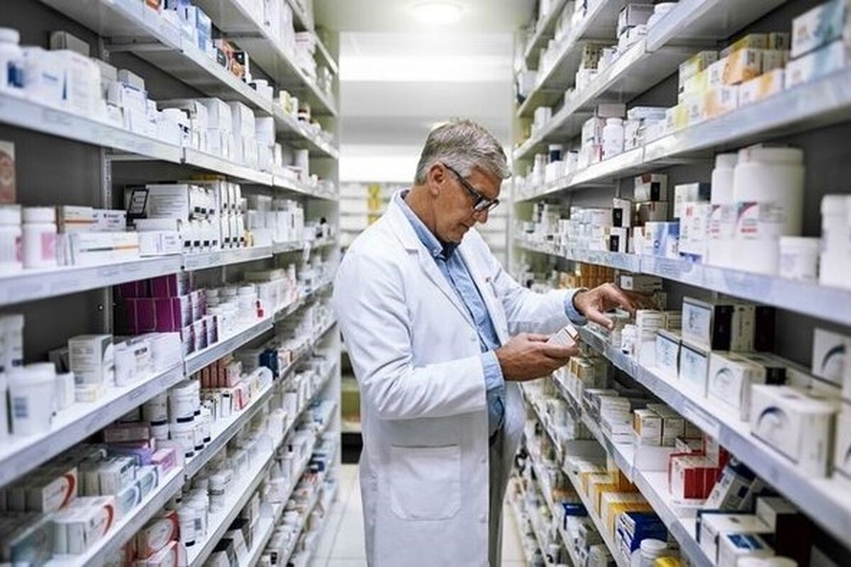 عضو هیات‌مدیره انجمن داروسازان ایران گفت: نگاه دولت به سلامت، نگاه ویژه نیست و حوزه سلامت جزو اولویت‌ها به حساب نمی‌آید. سهم سلامت از تولید ناخالص داخلی حدود ۴.۵ درصد است و این موضوع حاکی از آن است که سلامت جزو اولویت‌های دولت نیست
