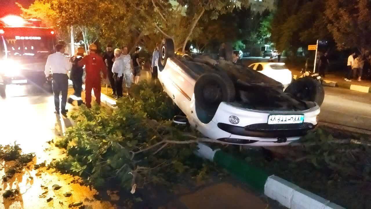 چهار حادثه واژگونی خودرو پژو ۲۰۶ در مشهد طی ۲۴ ساعت گذشته