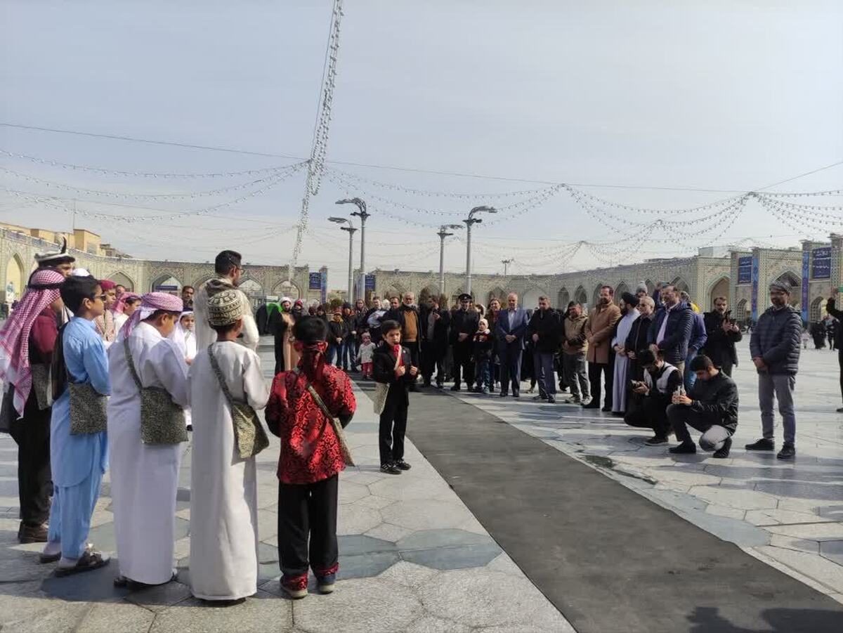 آیین سنتی «یوم الناصفه» با حضور کودکان عرب‌زبان در حرم امام‌رضا(ع) برگزار شد