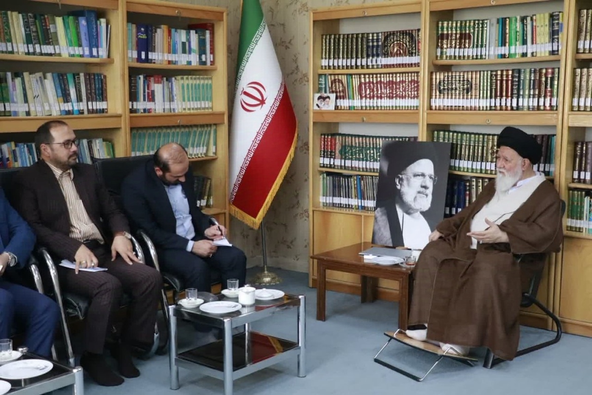 نماینده ولی‌فقیه در خراسان رضوی با تاکید بر حفظ انسجام و وحدت در مدیریت شهری مشهد گفت: مدیریت شهری و شورای شهر همچون اعضای یک خانواده هستند که باید اتحاد و انسجام خود را در شرایط مختلف حفظ کنند.