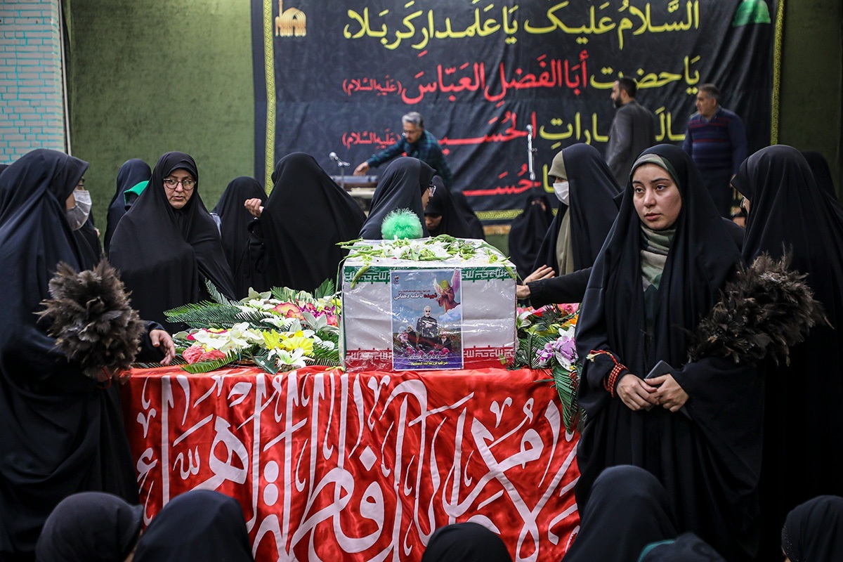 یک جفت گوشواره، آخرین یادگار شهیده فاطمه دهقان برای همسرش، پس از فرمان رهبری برای یاری مردم لبنان به مزایده گذاشته شد.