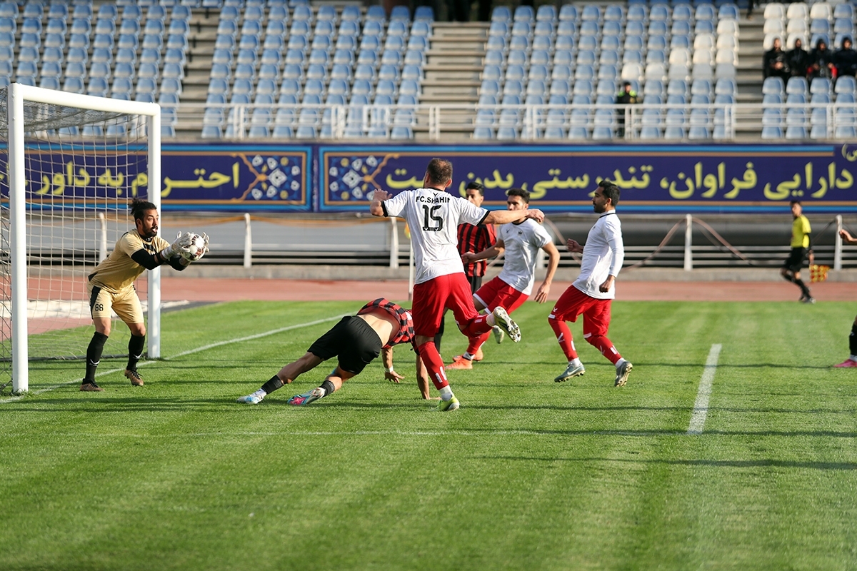 فردوسی‌ثامن در روزی که دیدارش مقابل شاهین تهران همه‌چیز داشت (از درگیری تا پنالتی و بیرون‌کشیدن تیم) به میهمان باخت.