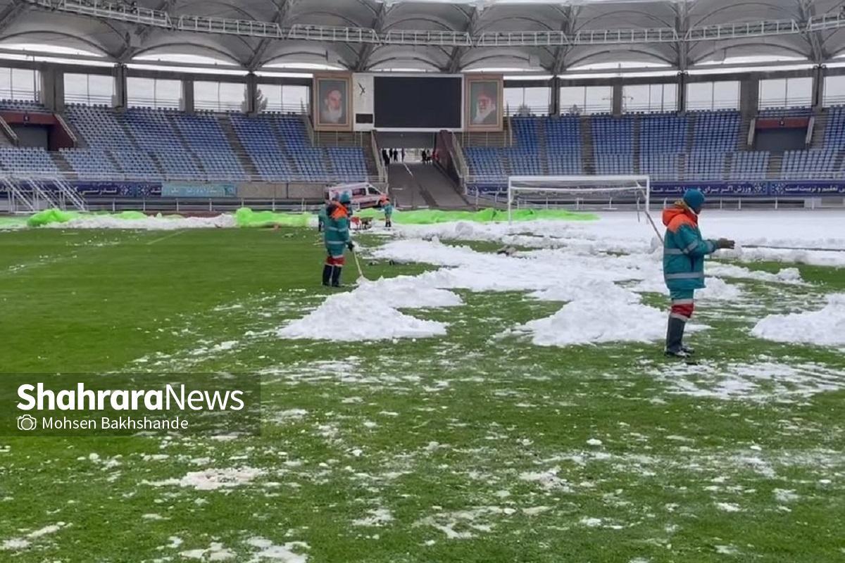 دیدار تیم‌های ملی فوتبال ۹۸ و پیشکسوتان فوتبال مشهد، با یک ساعت تاخیر برگزار می‌شود + فیلم