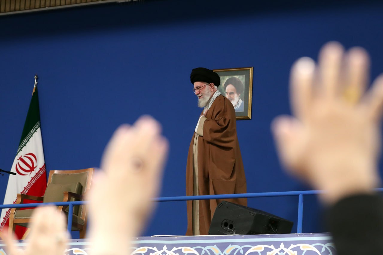 رهبر انقلاب اسلامی در دیدار نوروزی اقشار مردم و مسئولان: قدرت معنوی ملت ایران در حوادث ۱۴۰۳ آشکار شد | آمریکا هرگز با تهدید به جایی نخواهد رسید + فیلم و تصاویر
