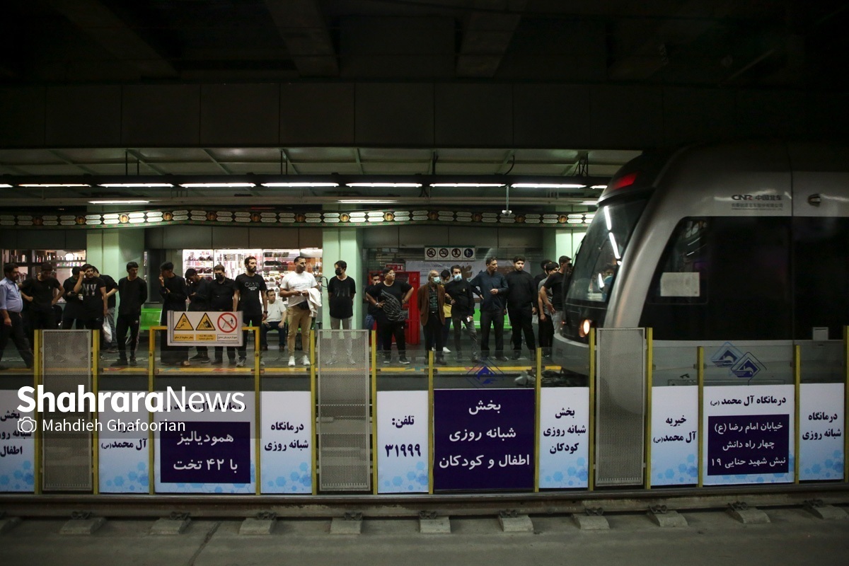 مدیرعامل شرکت بهره‌برداری قطارشهری مشهد گفت: در شب گذشته، خط یک درمجموع بیش از ۲۰۰ هزار نفر را در مسیر‌های مختلف جابه‌جا کرد که رکورد جدیدی در سرویس‌دهی قطارشهری مشهد محسوب می‌شود.