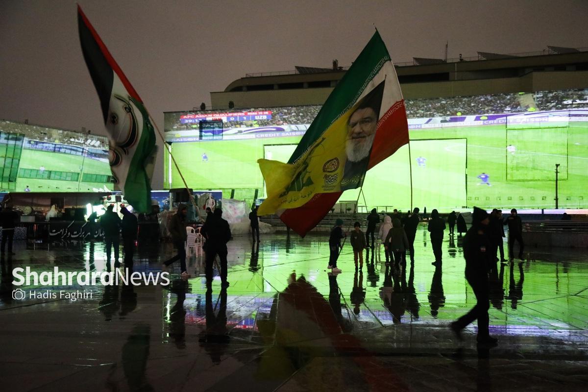 شهروندان مشهدی و زائران در میدان شهدای مشهد، صعود تیم ملی به جام جهانی ۲۰۲۶ را جشن گرفتند.