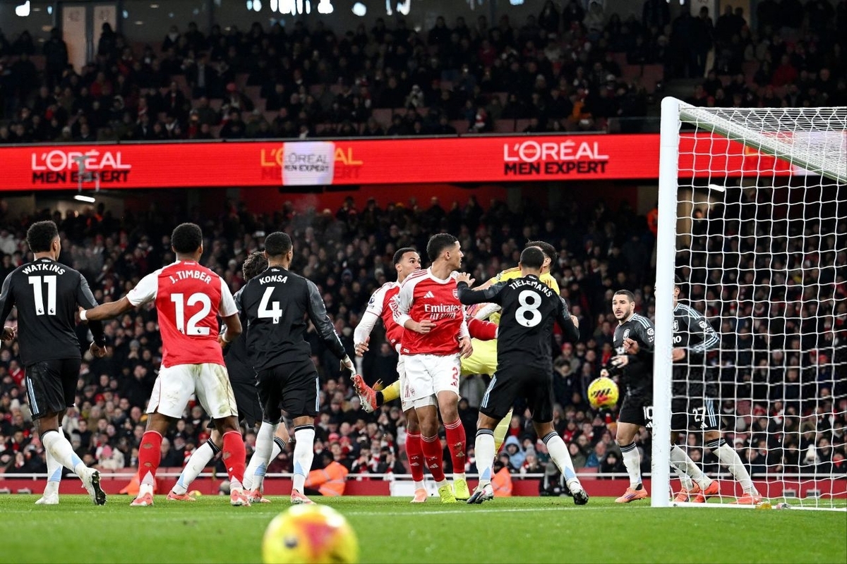 آرسنال و استون ویلا در چارچوب هفته نوزدهم لیگ برتر انگلیس به مصاف یکدیگر رفتند که توپچی‌های لندنی در پایان با نتیجه ۴ بر یک به پیروزی رسیدند.