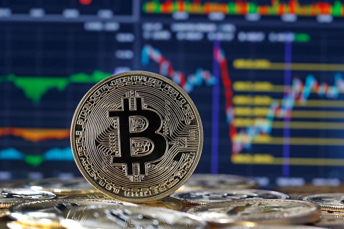 آخرین تقلای بیت‌کوین برای افزایش قیمت در پایان سال ۲۰۲۵ (۱۰ دی ۱۴۰۴)