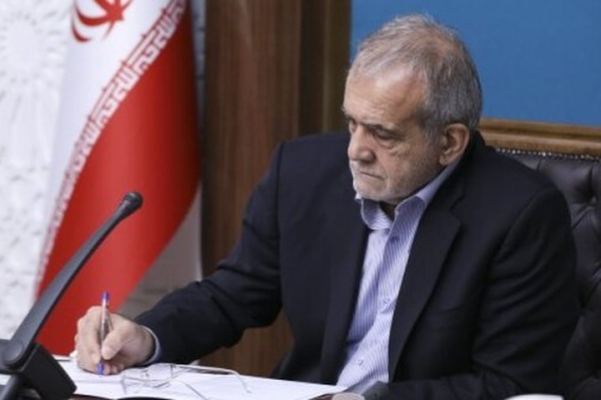 رئیس جمهور در حکمی نظر به تعهد، تخصص و تجارب ارزشمند، عبدالناصر همتی را به عنوان رئیس کل بانک مرکزی منصوب کرد.