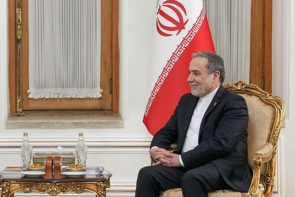 آغاز رسمی مأموریت سفرای جدید لبنان، آلمان و قرقیزستان با تقدیم رونوشت استوارنامه به عراقچی در تهران