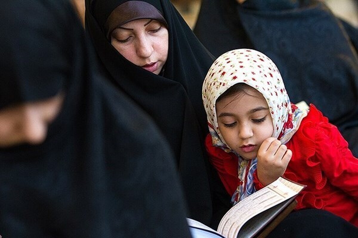 مادر، نخستین پناهگاه عاطفی دختر