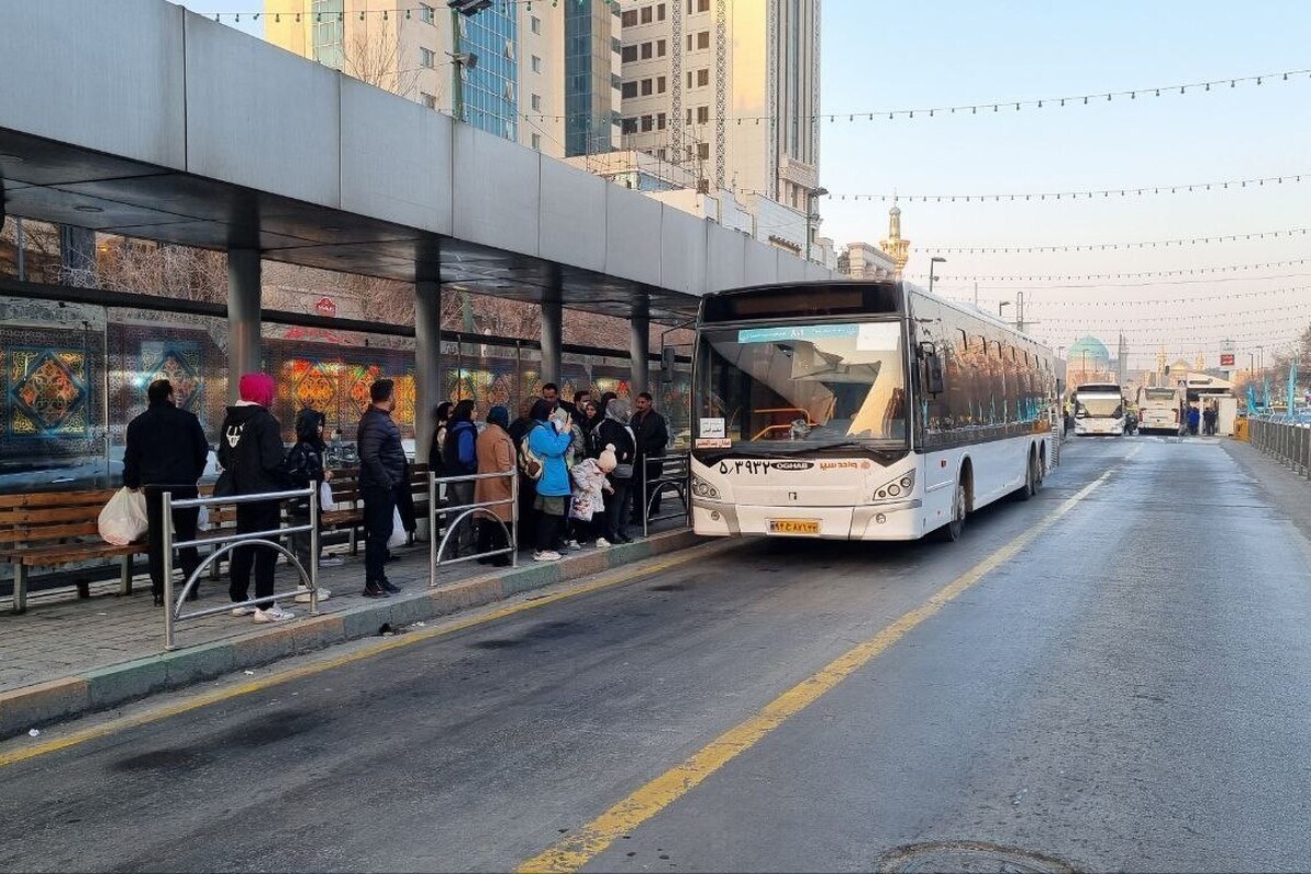 سرویس‌دهی رایگان ناوگان اتوبوسرانی مشهد در خطوط منتهی به حرم مطهر رضوی در روز پدر (۱۳ دی ۱۴۰۴)