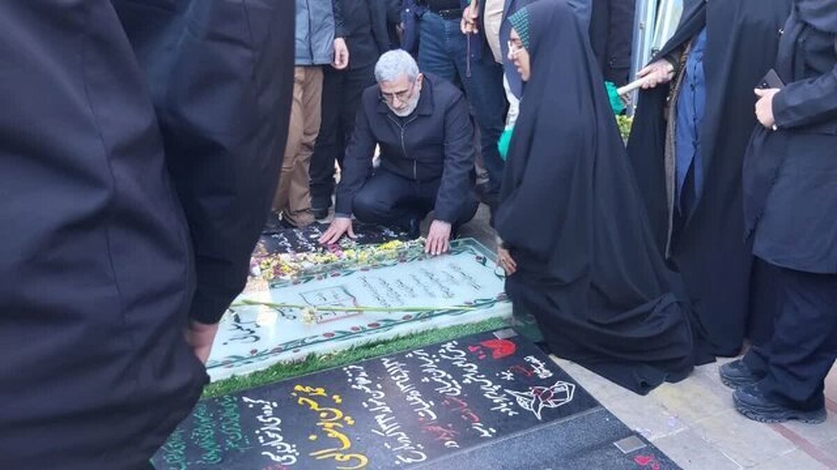 ادای احترام سردار قاآنی به شهید حاج قاسم سلیمانی در گلزار شهدای کرمان (۱۳ دی ۱۴۰۴) + فیلم